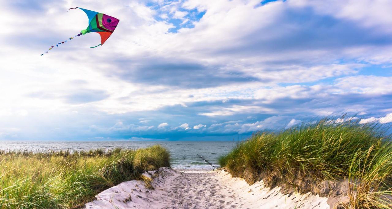 Strandhaus Ruegen - Meerblick, Sauna, Kamin & Whirlpool บาเบอ ภายนอก รูปภาพ