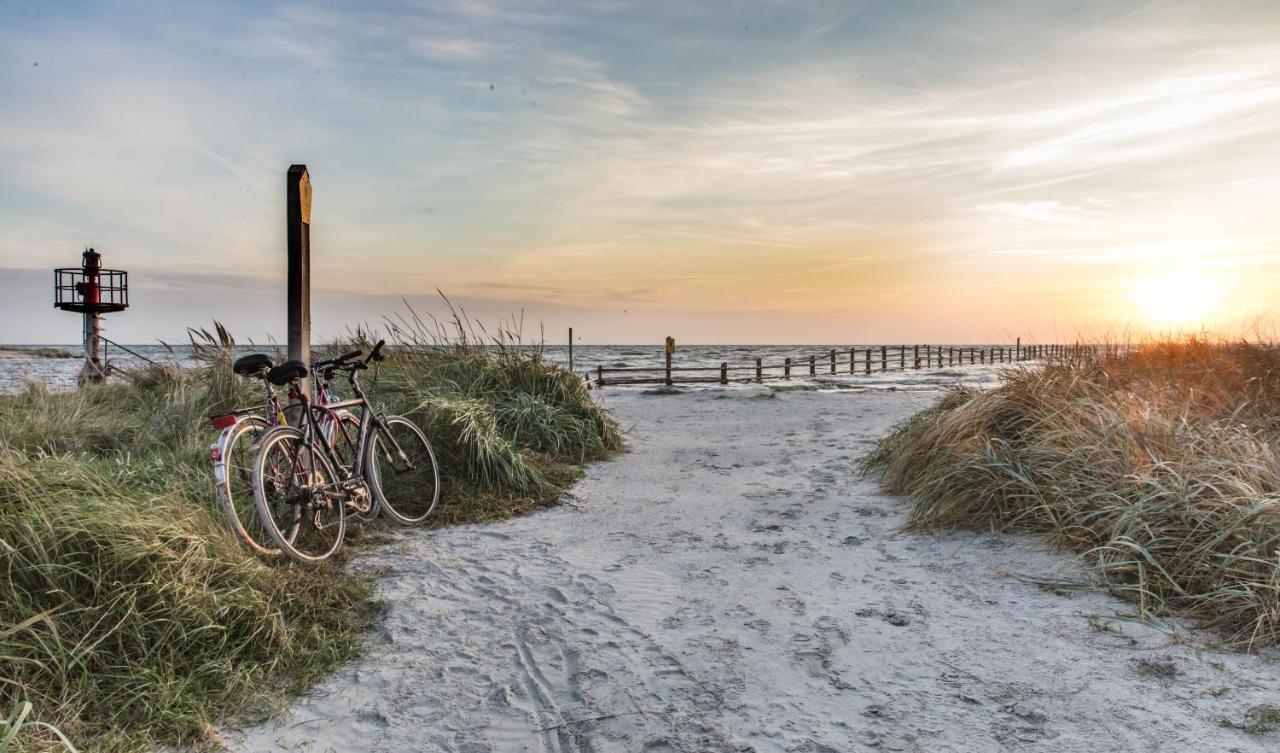 Strandhaus Ruegen - Meerblick, Sauna, Kamin & Whirlpool บาเบอ ภายนอก รูปภาพ