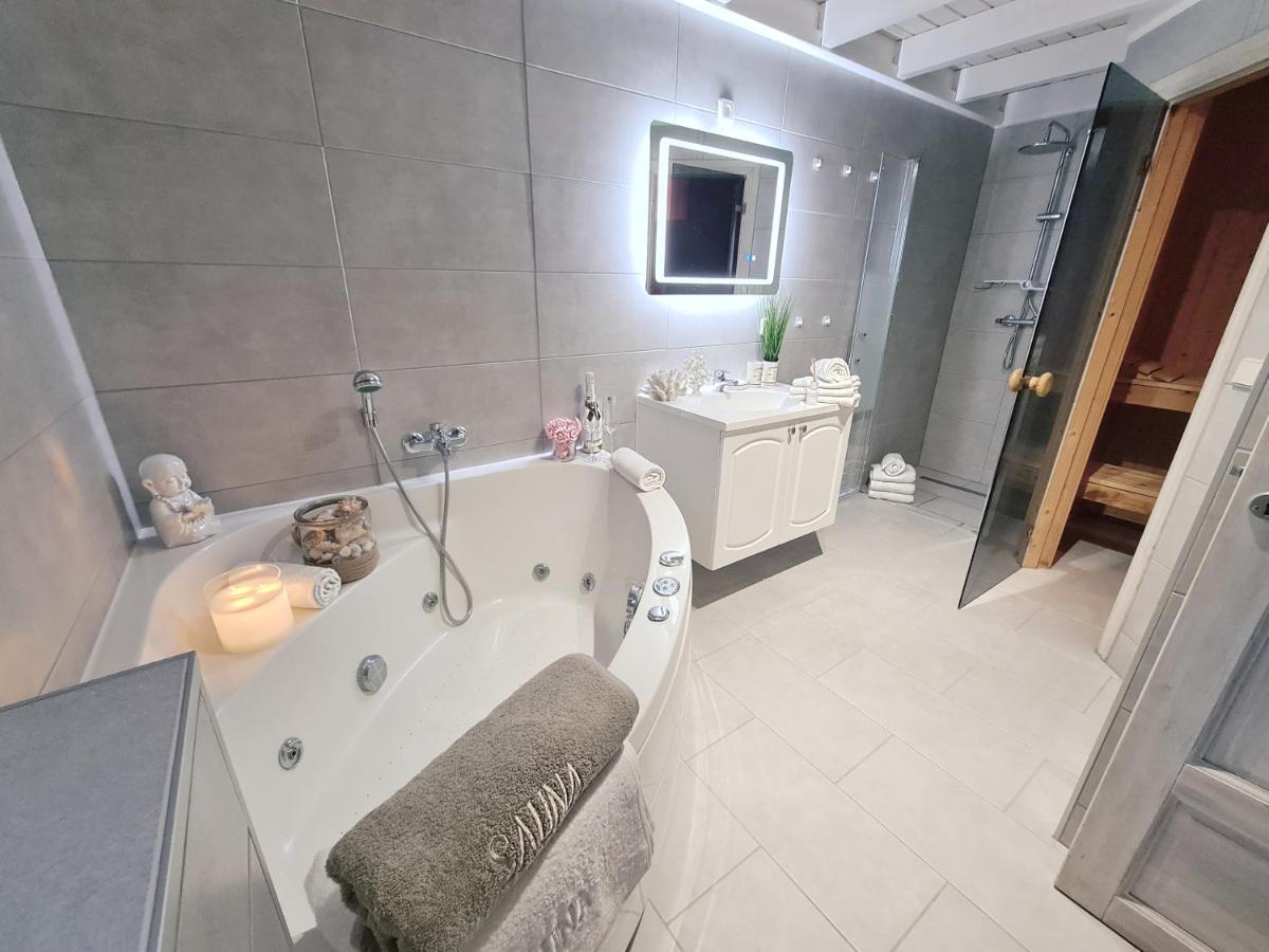 Strandhaus Ruegen - Meerblick, Sauna, Kamin & Whirlpool บาเบอ ภายนอก รูปภาพ
