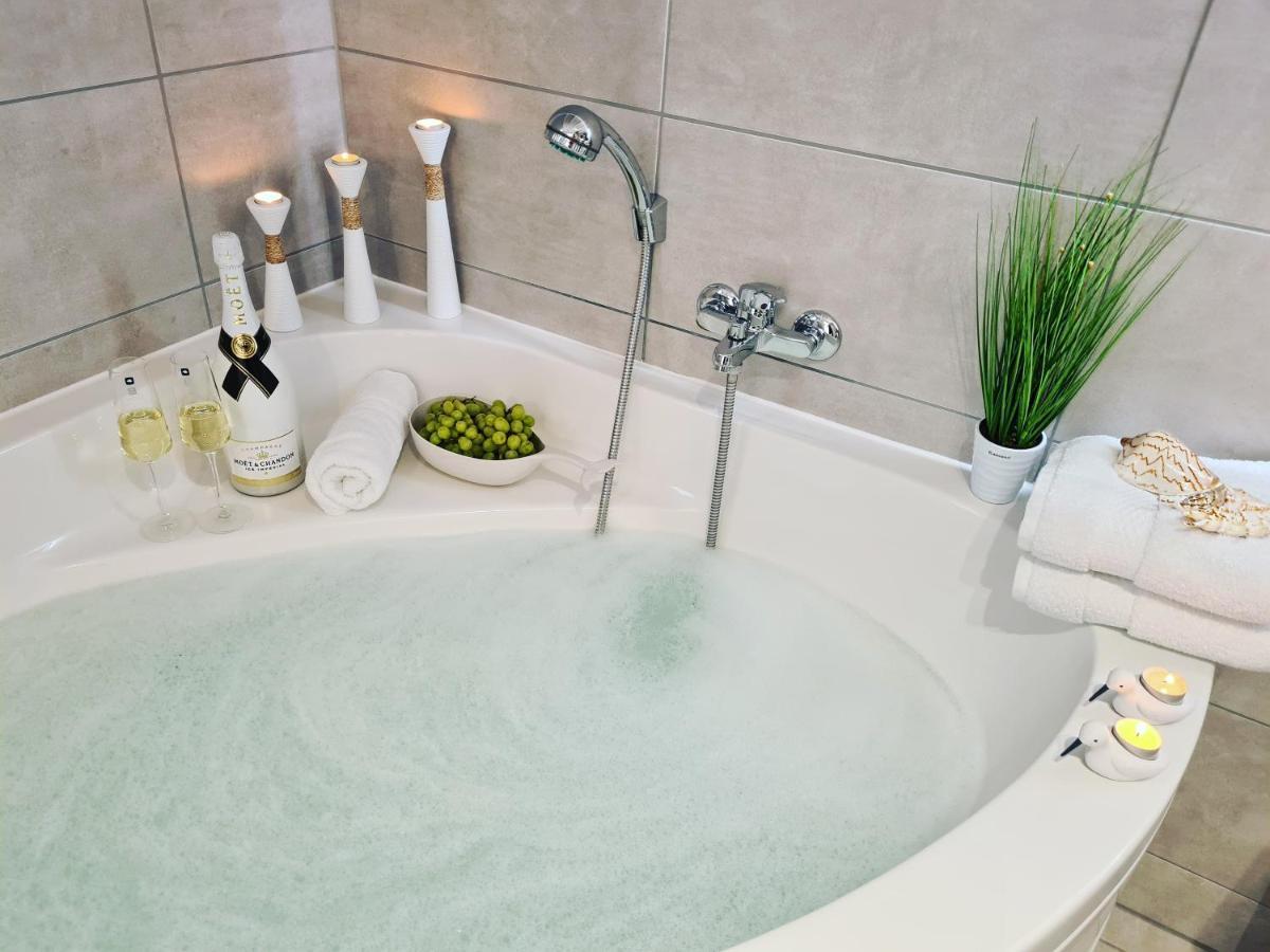 Strandhaus Ruegen - Meerblick, Sauna, Kamin & Whirlpool บาเบอ ภายนอก รูปภาพ